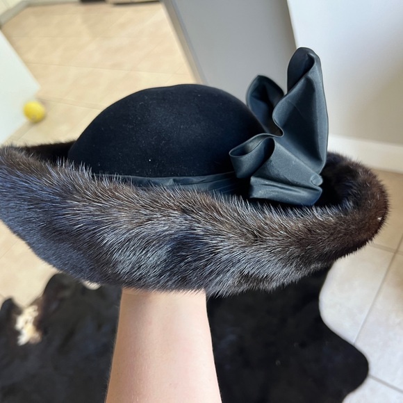 Vintage 1950s Women’s Hat, Black Wool & Genuine Mink Fur, Elegant Bow Detail main image 5